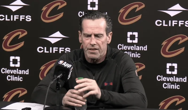 LOL赛事官网直播-阿特金森谈防守：名义上在打人盯人，但实际上像在打联防